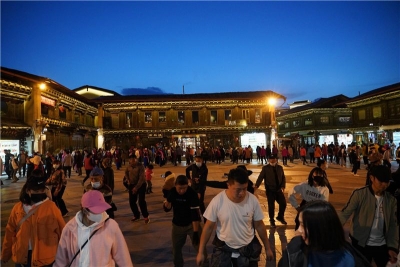 迪庆州文化馆积极推广民族广场舞 丰富群众文化生活  