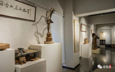 不用手机不带现金，就爱捣鼓“破烂”，这个丽江人的作品却被人民大会堂永久收藏 ！