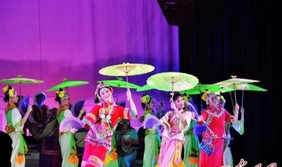 国庆就爱去玉溪丨抚仙湖·广龙小镇花灯节，带你共祈国泰家圆！