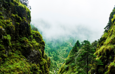 秋游轿子山，看云端中的湖光山色