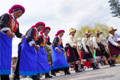 迪庆州文化馆积极推广民族广场舞 丰富群众文化生活  