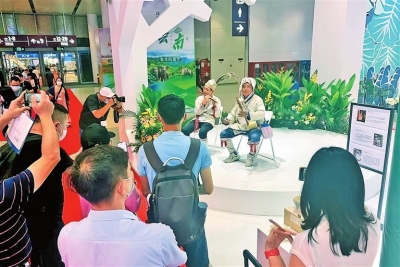 第十七届中国(深圳)国际文化产业博览交易会 怒江“非遗”传人展示美丽怒江