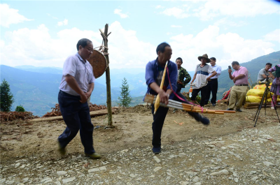 屏边苗族祭鼓  韵味十足