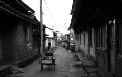 一阵新风吹过，和我在戴家巷的街头走一走......