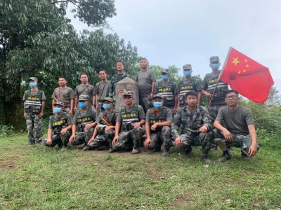 党旗在抗疫一线高高飘扬 | 巡边拙记2