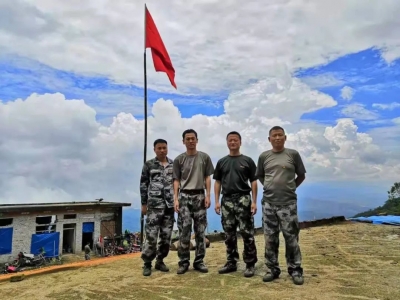 党旗在抗疫一线高高飘扬 | 巡边拙记2