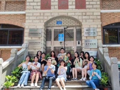 点赞！彝族姑娘余庆龄收到了北京大学经济法学博士的录取通知书！