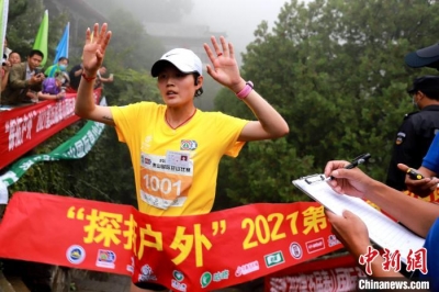第35届泰山国际登山比赛鸣枪开赛