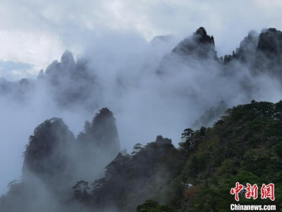 中秋假期第二天：安徽黄山迎客1.1万余人