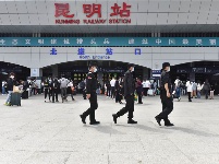 图集 | 国庆首日 昆明站旅客出行密集