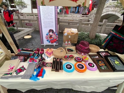 楚雄州永仁县丨多彩彝绣走进2021上海南翔小笼文化展