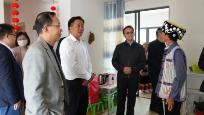 云南省国有金融资本控股集团有限公司党委书记、董事长迟中华一行到永胜县调研