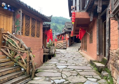 祖国好 家乡美丨宁洱开满“中国红”，洋溢浓浓爱国情！