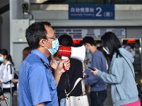 图集 | 国庆首日 昆明站旅客出行密集