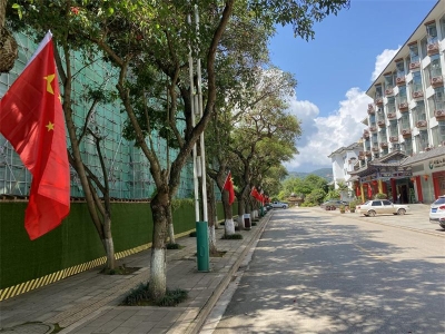 祖国好 家乡美丨宁洱开满“中国红”，洋溢浓浓爱国情！