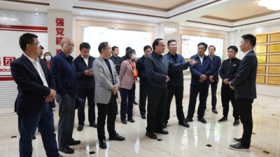 云南省国有金融资本控股集团有限公司党委书记、董事长迟中华一行到永胜县调研