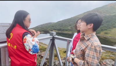 喜迎国庆 | 大理苍山上的一抹“红” 志愿者在行动