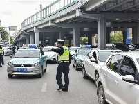 图集 | 国庆首日 昆明站旅客出行密集