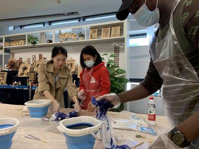 非遗DIY让留学生亲近中国传统文化