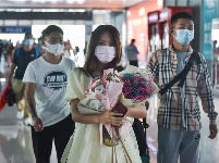 图集 | 国庆首日 昆明站旅客出行密集