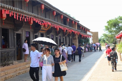 祖国好 家乡美 | 国庆假期首日 蒙自碧色寨景区人气旺