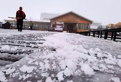 下 雪 了 ！