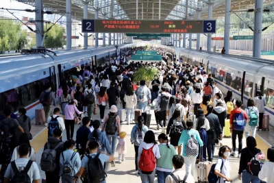 国庆首日云南铁路发送旅客34.6万人次 2日预计发送23.6万人次