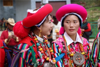 探秘香格里拉世界第一村——尼汝传统祭山跑马节
