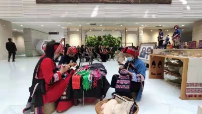 石林彝族撒尼刺绣为COP15添彩