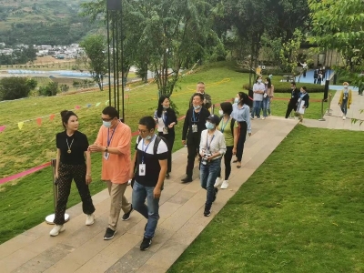“走进昌宁”文旅定向活动调研组实地考察柯街镇、黄家寨古茶公园