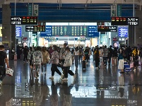 图集 | 国庆首日 昆明站旅客出行密集