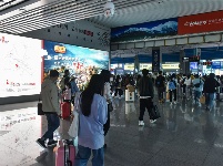 图集 | 国庆首日 昆明站旅客出行密集