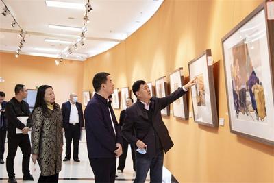 家门口“看牛”！胡晓幸水彩·水墨作品展在普洱市美术馆开展