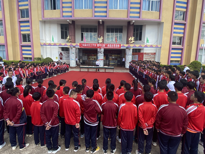 关爱留守儿童 营造书香校园 普洱市图书馆在行动