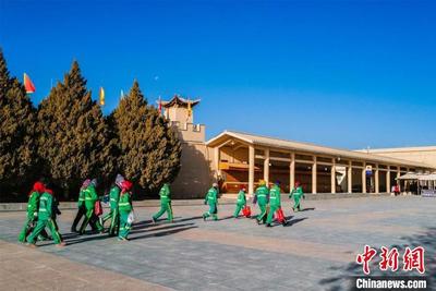 甘肃敦煌鸣沙山月牙泉等景区恢复开放：实名分时预约