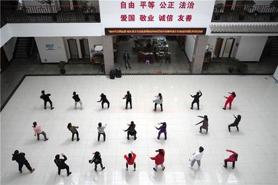 建水非遗·活态传承——铓鼓舞培训进校园、进社区啦！