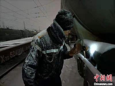寒潮来袭 新疆铁路多举措保障铁路运输