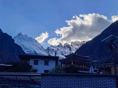 如诗如画  神奇美丽迪庆雨崩村