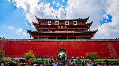 时光无涯 聚散有时 我穿行在建水古城岁月里