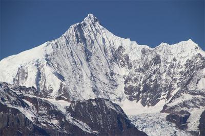 冬游香格里拉 赏“雪山之神”