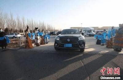 万名额济纳旗滞留游客顺利返程：1个月，感受内蒙古温暖