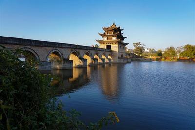 时光无涯 聚散有时 我穿行在建水古城岁月里