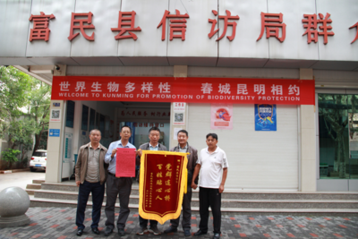 将心比心  解群众心结