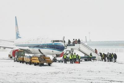 乌鲁木齐迎来强降雪红色预警 南航提前决策保障航班运行
