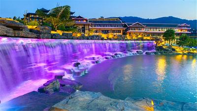 徜徉牧羊河畔  领略边城苗韵