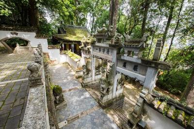 跟着中老铁路游玉溪丨一日一景——通海秀山