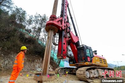 西（安）十（堰）高铁湖北段开工建设
