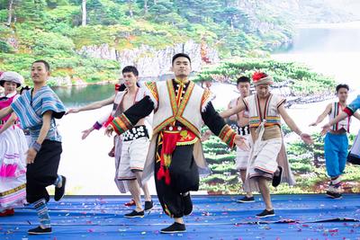 特色民族歌舞展现“幸福怒江”新篇章