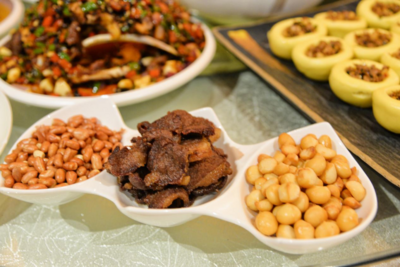 置身百花丛中 尽享太平湖美食盛宴