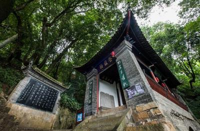 跟着中老铁路游玉溪丨一日一景——通海秀山